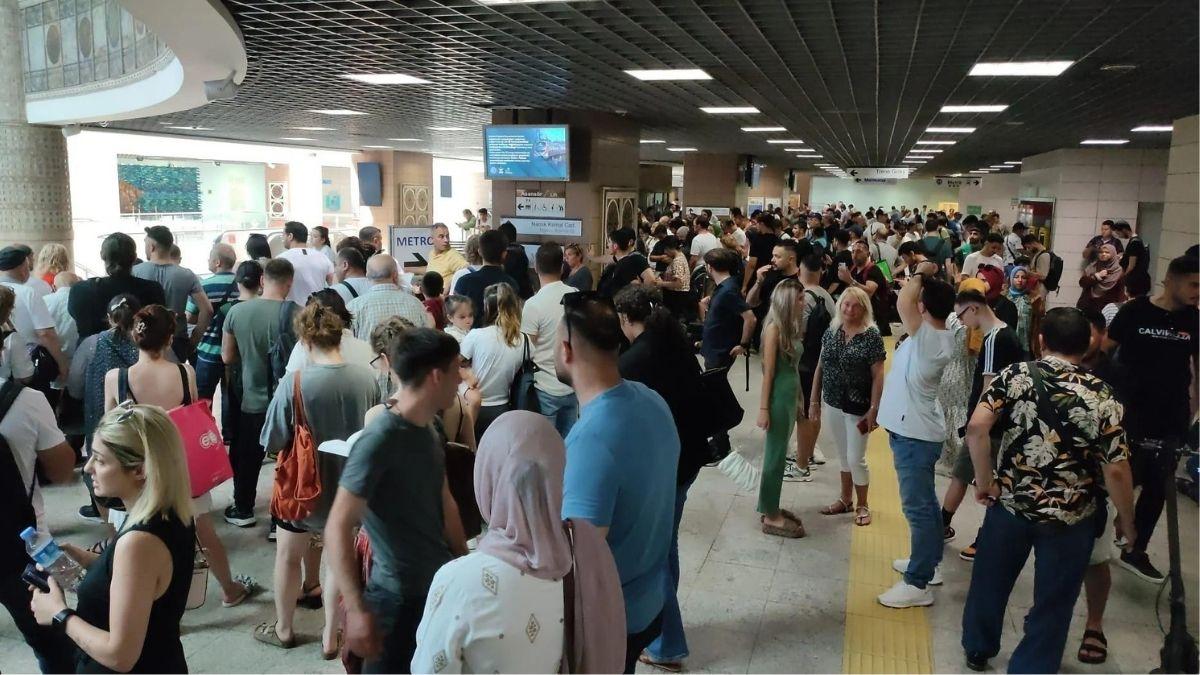 Marmaray'da Raylara Atlayan Çocuk Hayatını Kaybetti Marmaray'da Raylara Atlayan Çocuk Hayatını Kaybetti